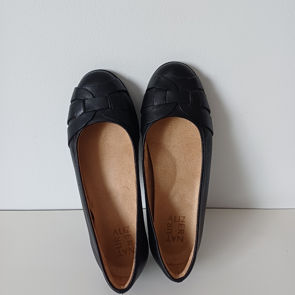 Naturalizer Black Flats Woven Soft Leather US 7M Womens Like New